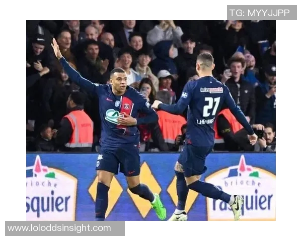 英超激战拜仁与巴黎圣日耳曼战成平局转会传闻引发关注与热议